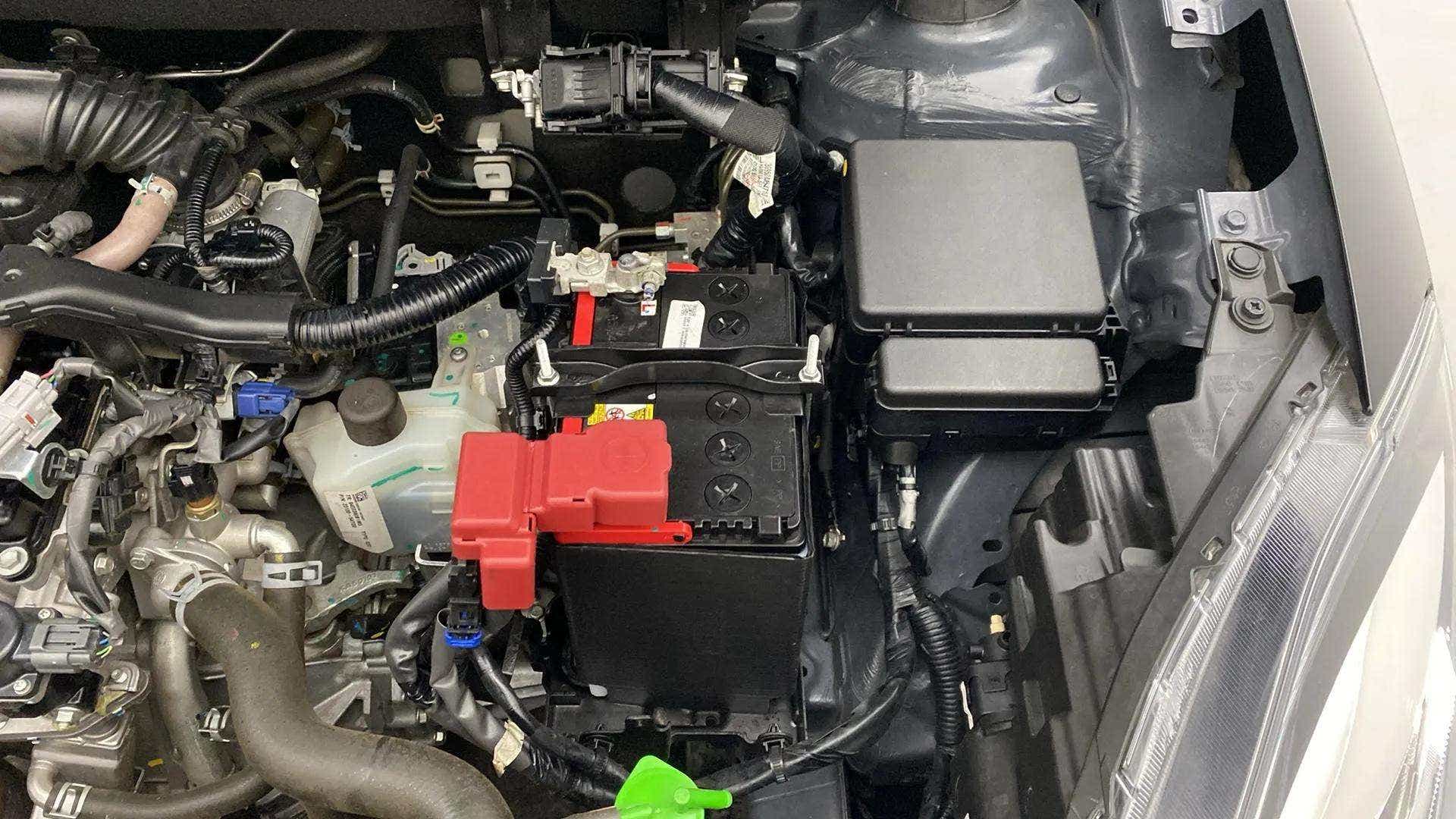 Engine bay view of a Maruti Suzuki Swift