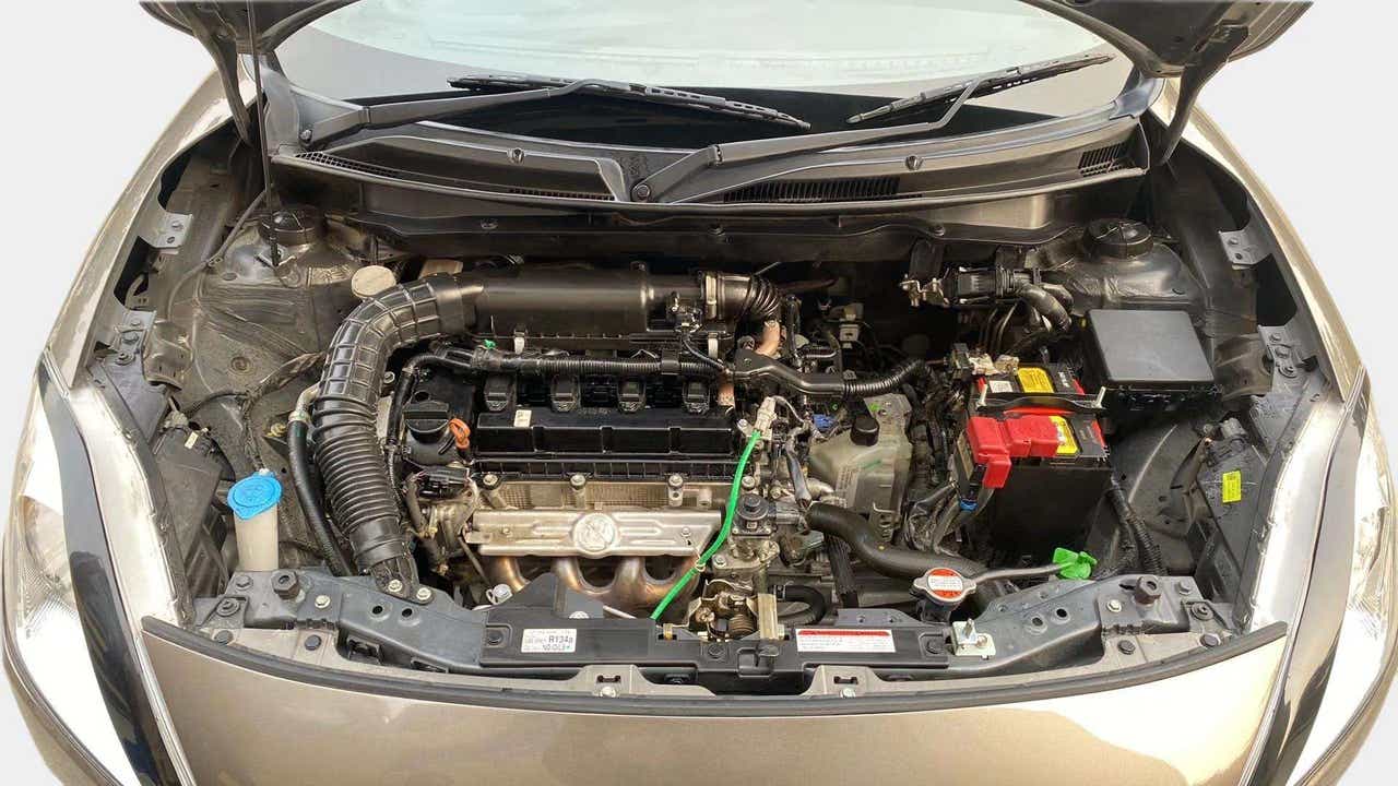 Engine bay of a Maruti Suzuki Swift 2021 - 2023