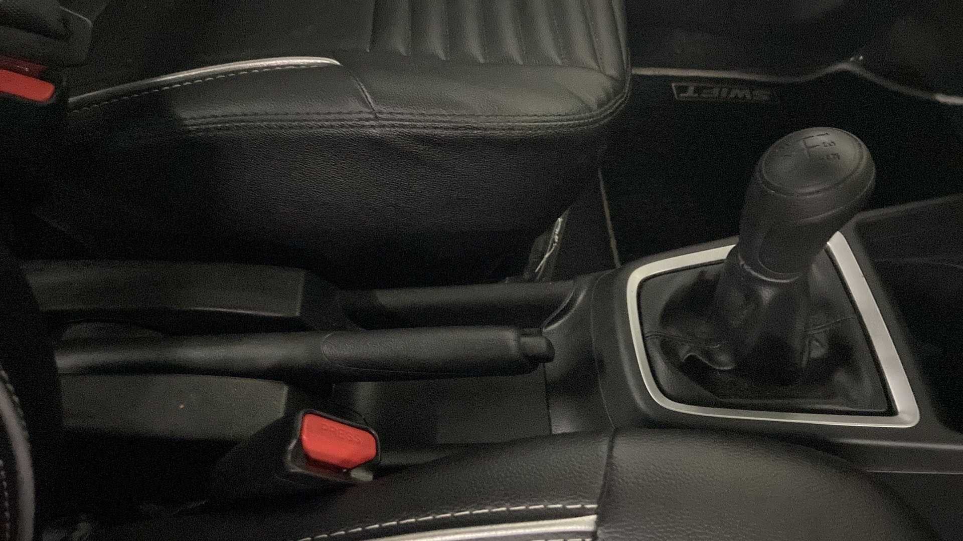 Gear lever and parking brake of a Maruti Suzuki Swift 2021 - 2023