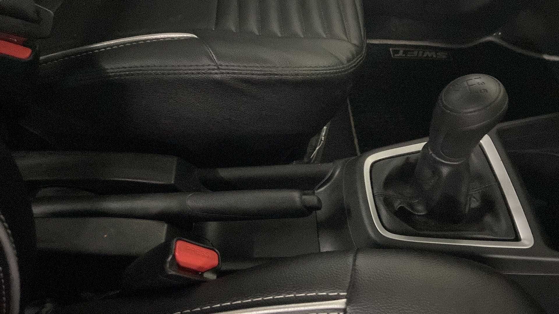 Gear lever and parking brake of a Maruti Suzuki Swift 2021 - 2023