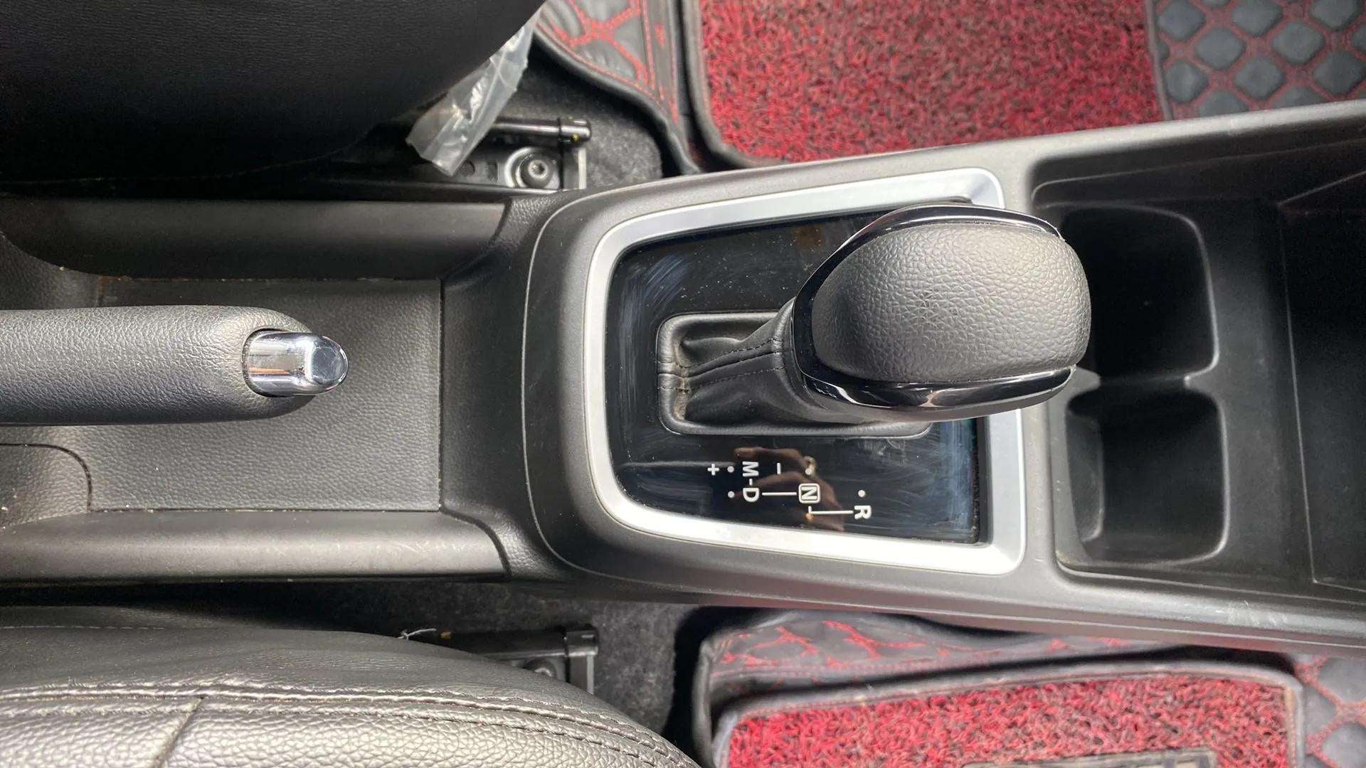 Center console view of a Maruti Suzuki Swift 2021 - 2023