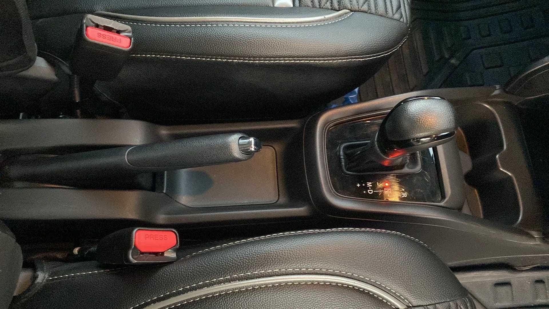 Gear lever and handbrake of a Maruti Suzuki Swift