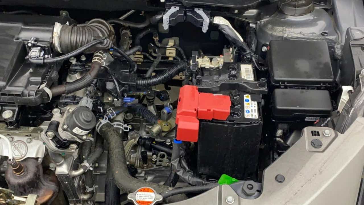 Engine bay of a Maruti Suzuki Swift