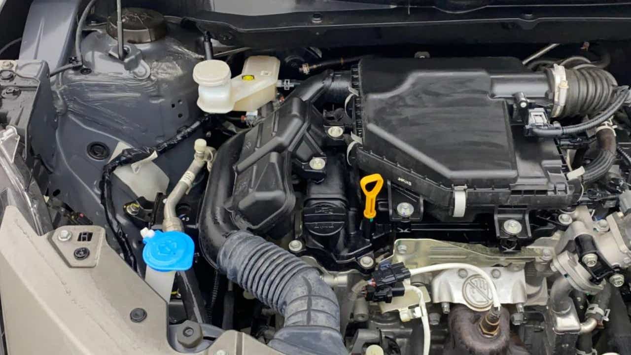 Engine bay of a Maruti Suzuki Swift