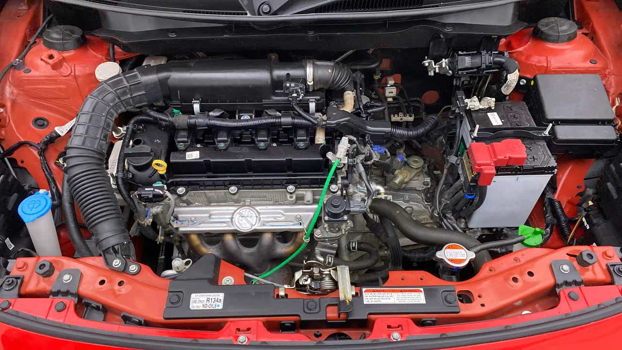 Engine bay of a Maruti Suzuki Swift 2021 - 2023
