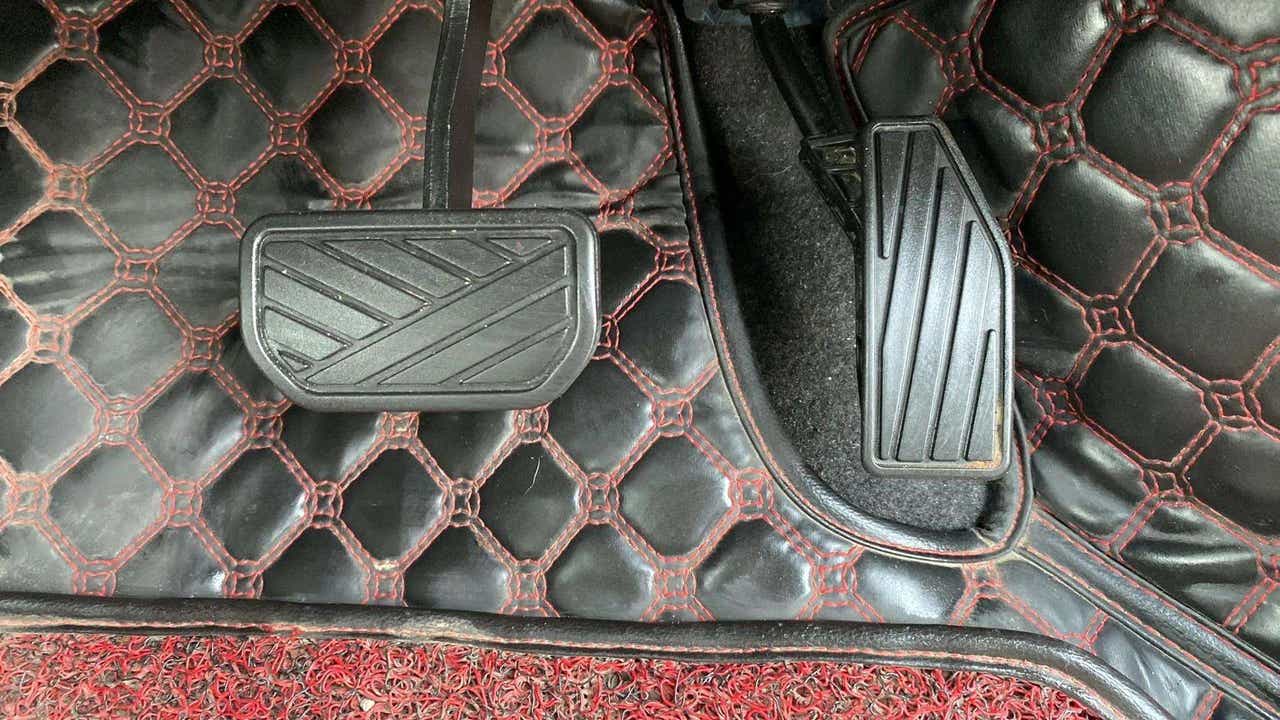 Pedals view of a Maruti Suzuki Swift 2021 - 2023