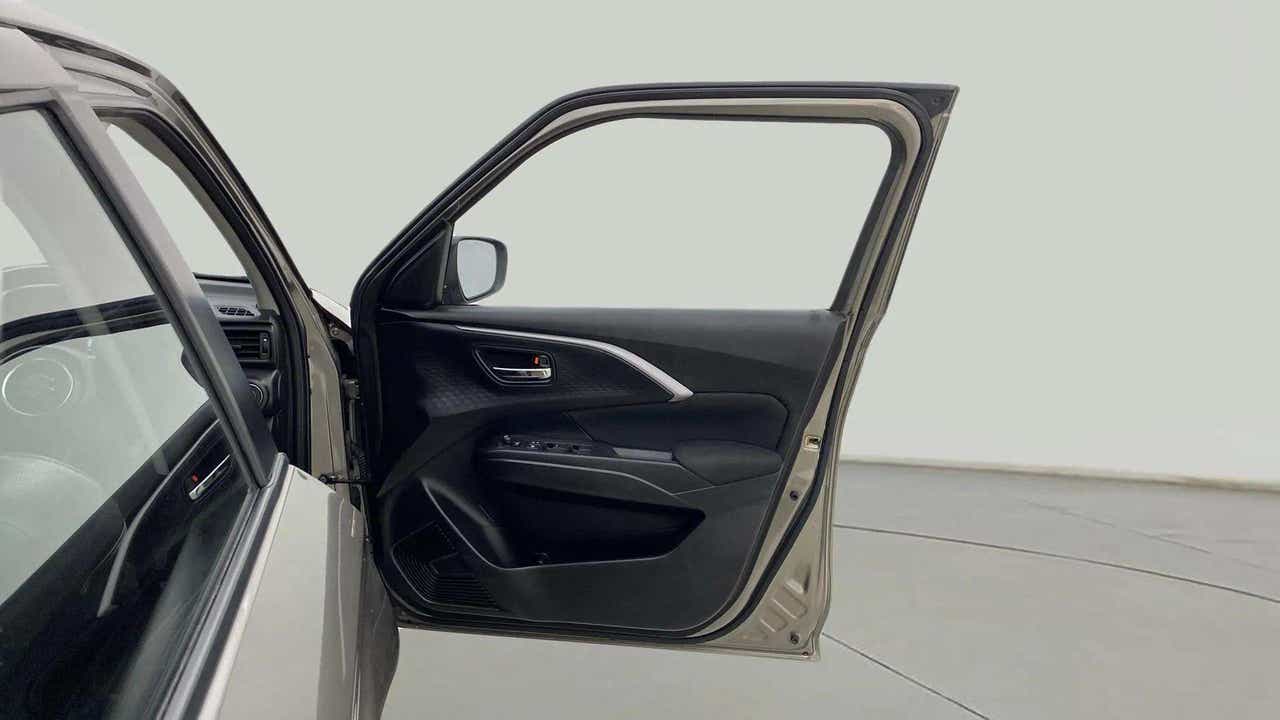 Front driver door interior of a Maruti Suzuki Swift