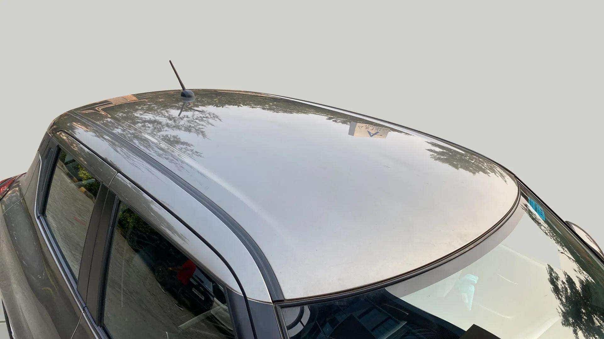Roof view of a Maruti Suzuki Swift 2021 - 2023