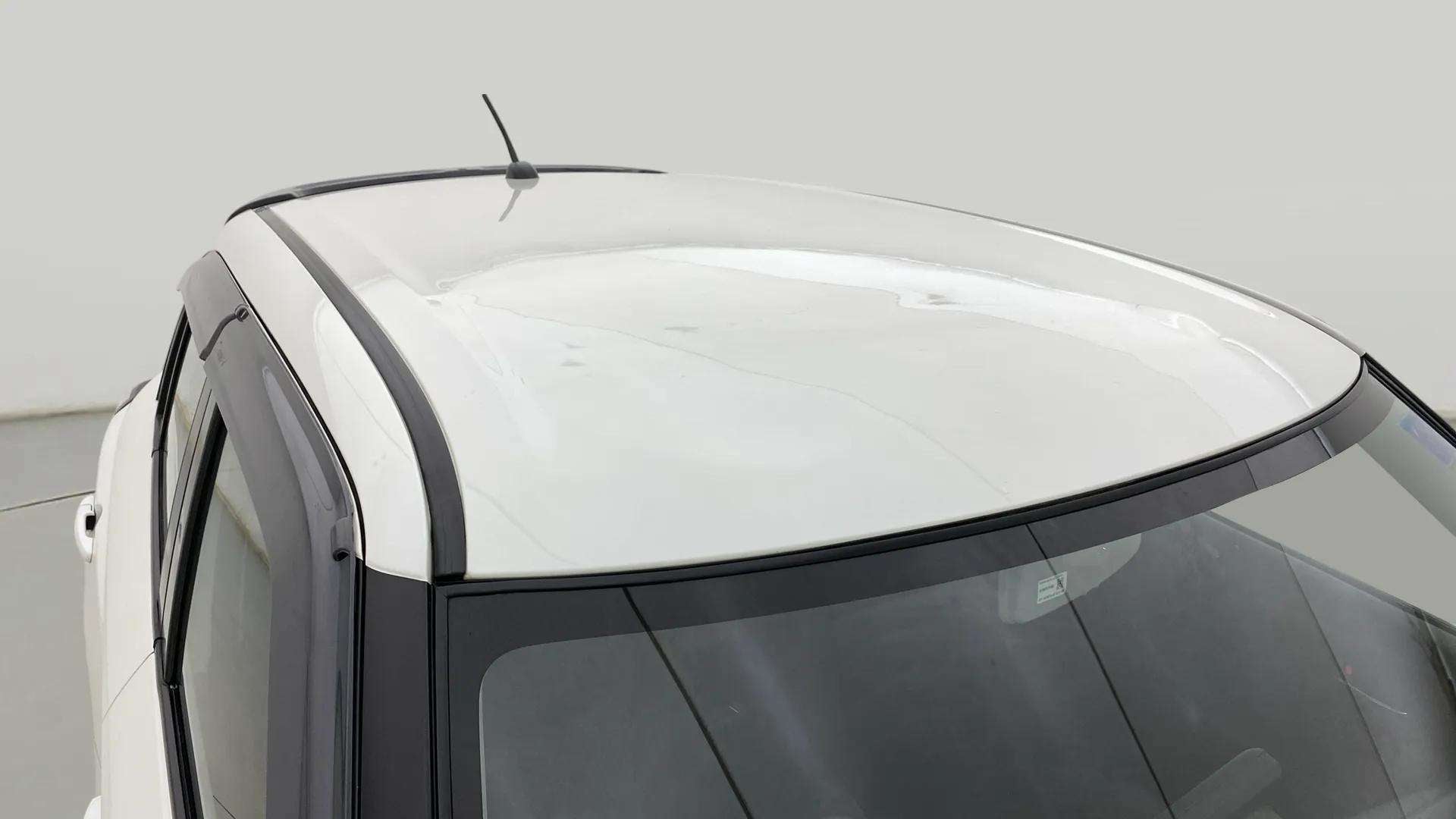 Roof view of a Pearl Arctic White with Pearl Midnight Black Maruti Suzuki Swift