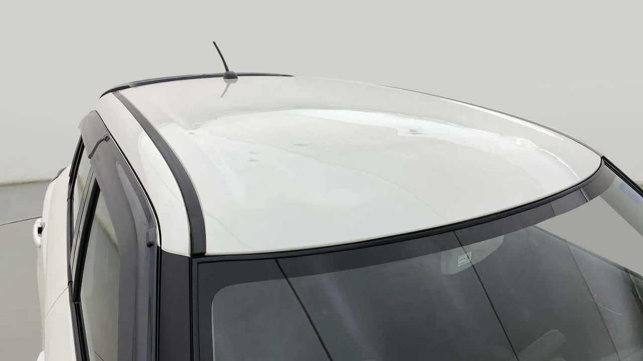 Roof view of a Pearl Arctic White with Pearl Midnight Black Maruti Suzuki Swift