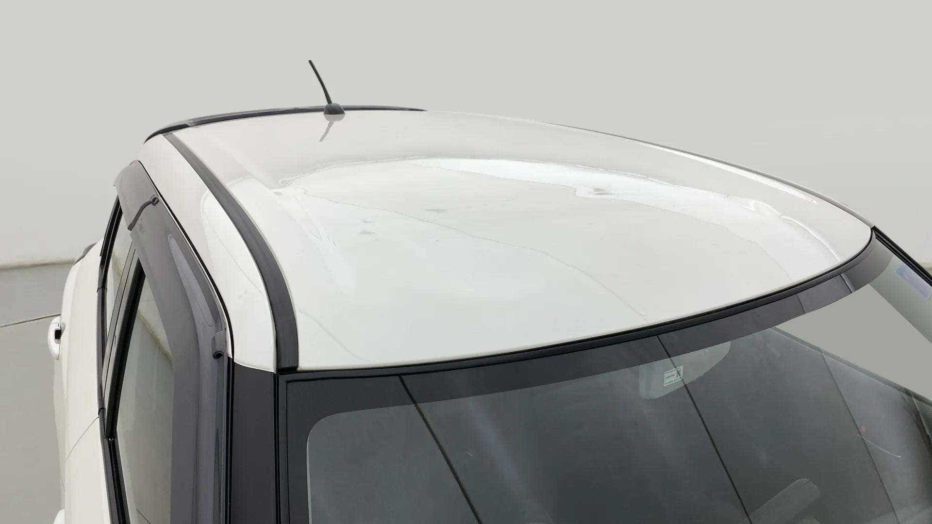 Roof view of a Pearl Arctic White with Pearl Midnight Black Maruti Suzuki Swift