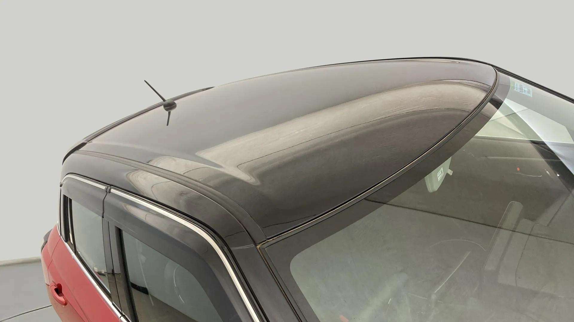 Roof close-up of a Maruti Suzuki Swift