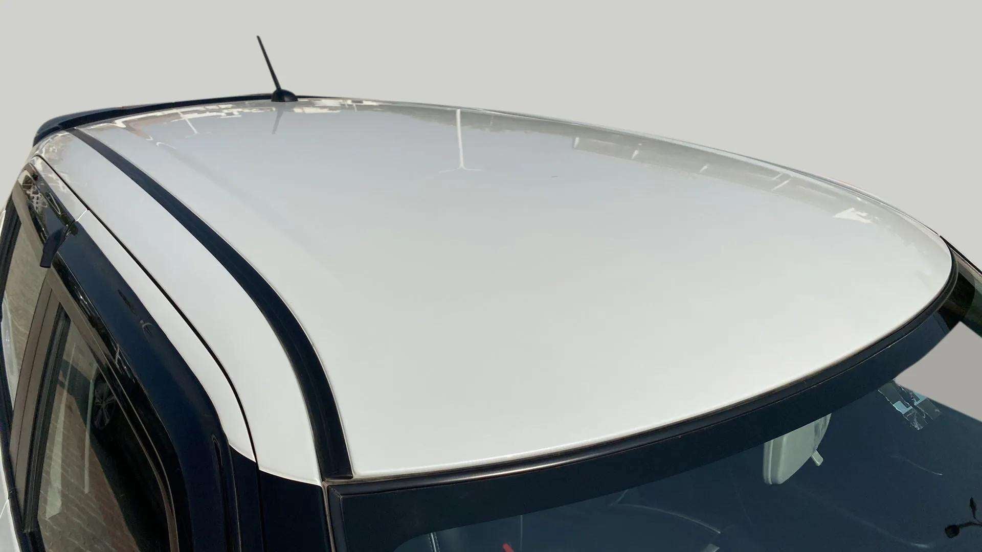 Roof view of a Pearl Arctic White with Pearl Midnight Black Maruti Suzuki Swift