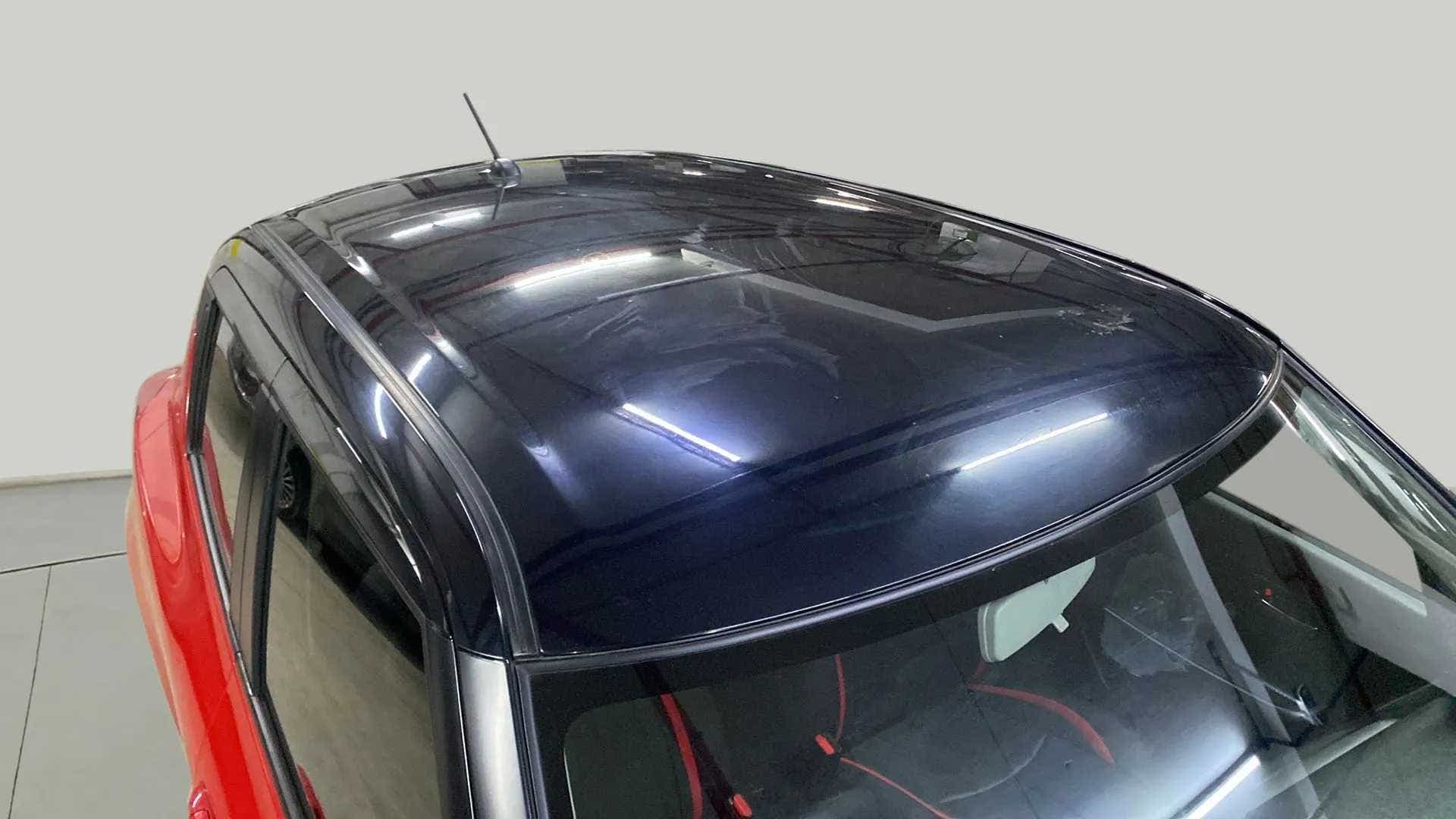 Roof view of a solid fire red with pearl midnight black roof Maruti Suzuki Swift 2021 - 2023