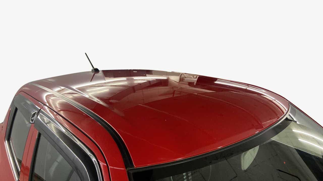 Roof view of a solid fire red with pearl midnight black roof Maruti Suzuki Swift 2021 - 2023