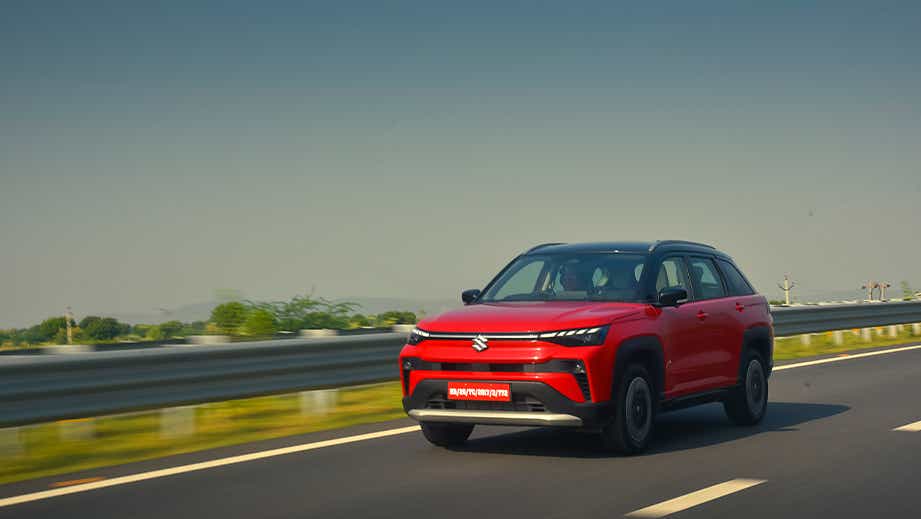 Front three-quarter of a sizzling red with bluish black roof Maruti Suzuki Victoris