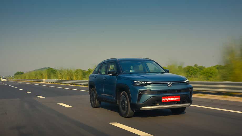 Front three-quarter view of a Eternal Blue Maruti Suzuki Victoris