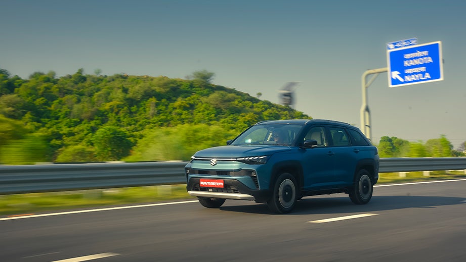 Front three-quarter view of a eternal blue Maruti Suzuki Victoris