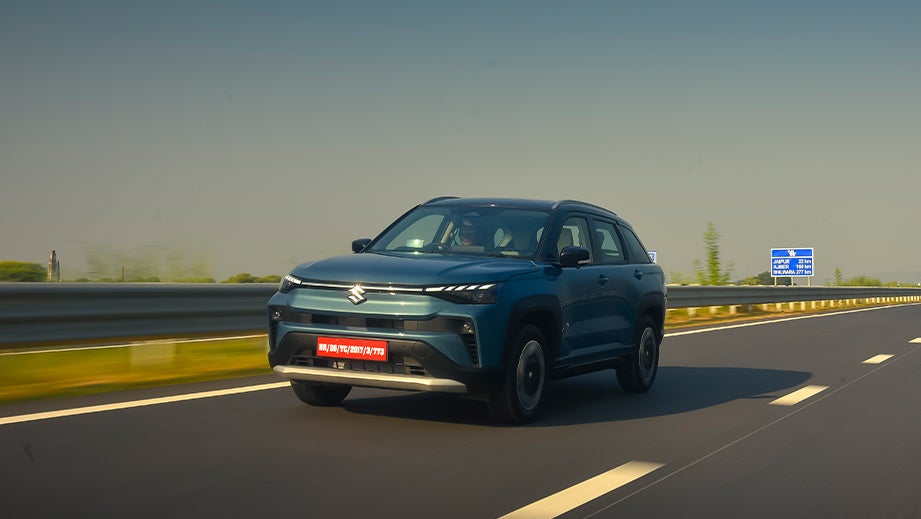 Front three-quarter of a Eternal Blue Maruti Suzuki Victoris