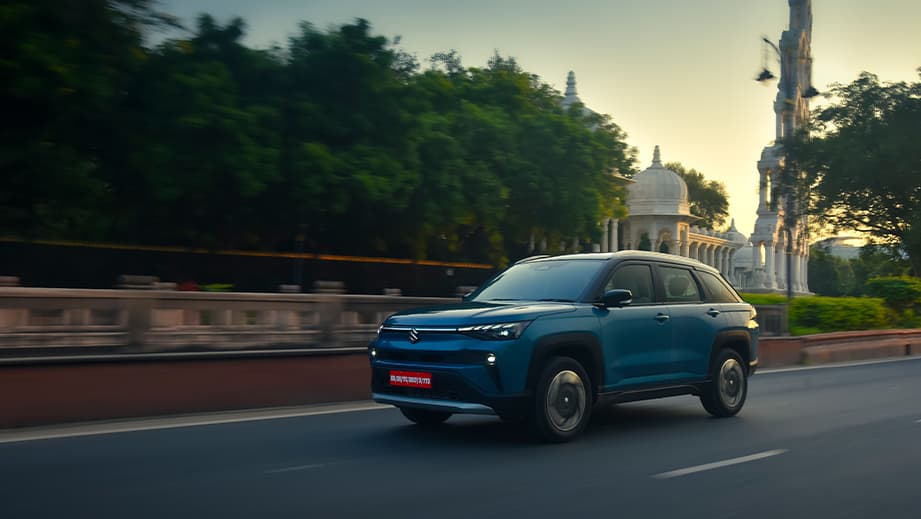 Front three-quarter view of a Eternal Blue Maruti Suzuki Victoris
