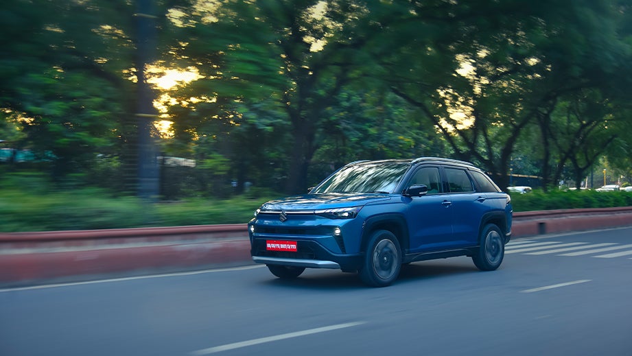 Front three-quarter of a Eternal Blue with Bluish Black Roof Maruti Suzuki Victoris