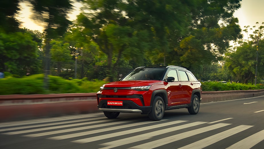 Front three-quarter view of a Sizzling Red with Bluish Black Roof Maruti Suzuki Victoris