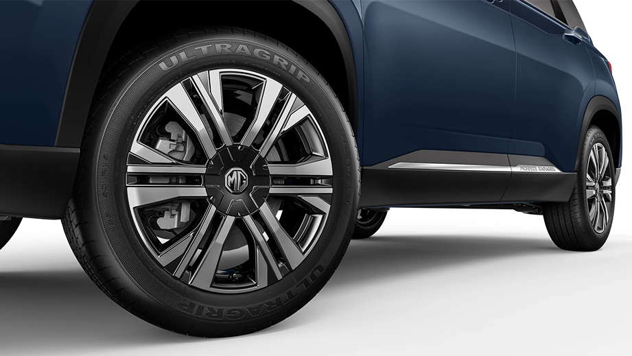 Close-up of the wheel and side view of a Cleadon Blue MG Hector Facelift