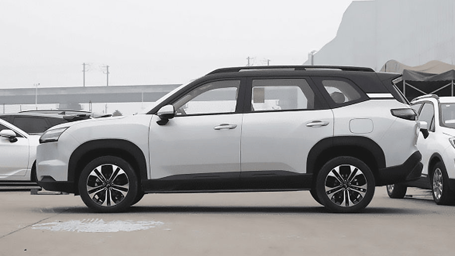 Left Side view of MG Hector Hawk EV