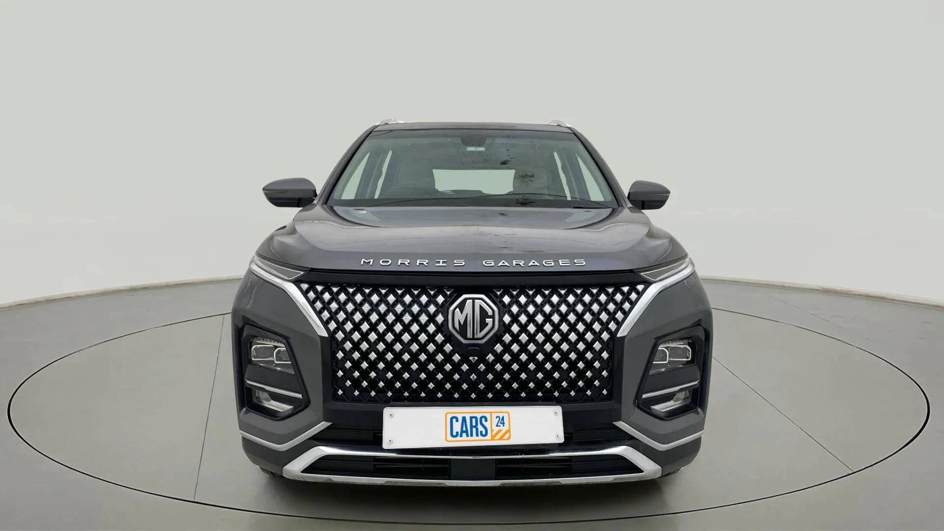 Front view of a havana grey MG Hector