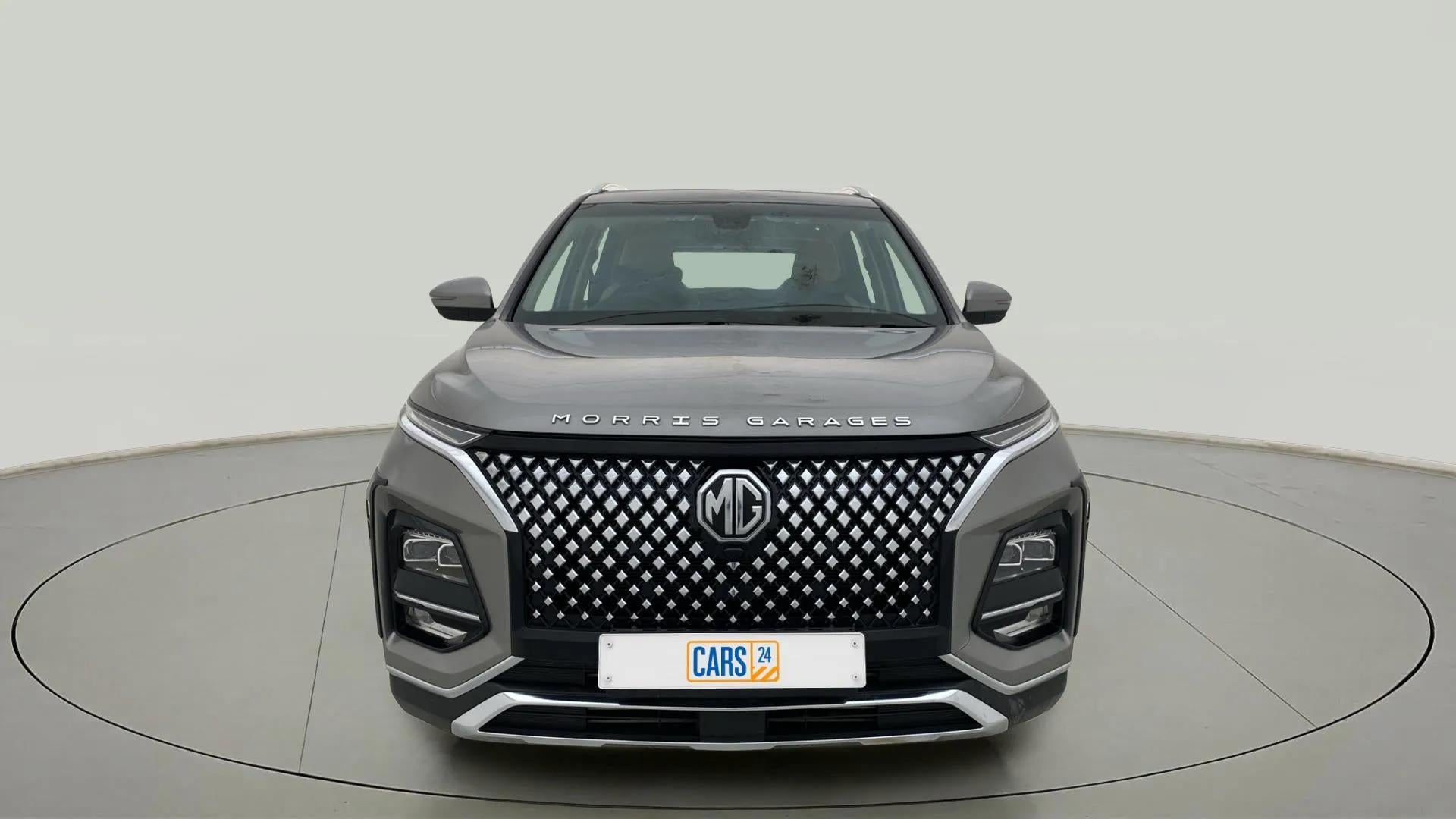 Front view of a havana grey MG Hector