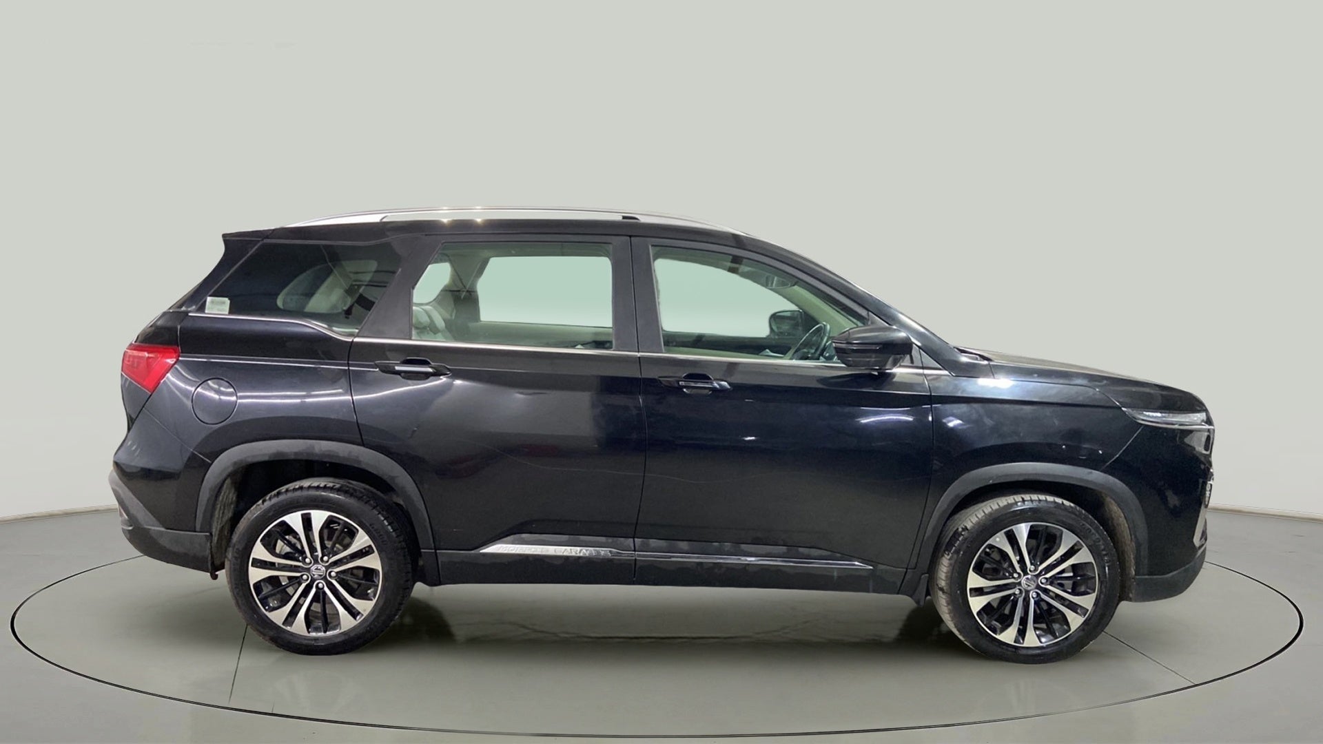 Side view of a MG Hector