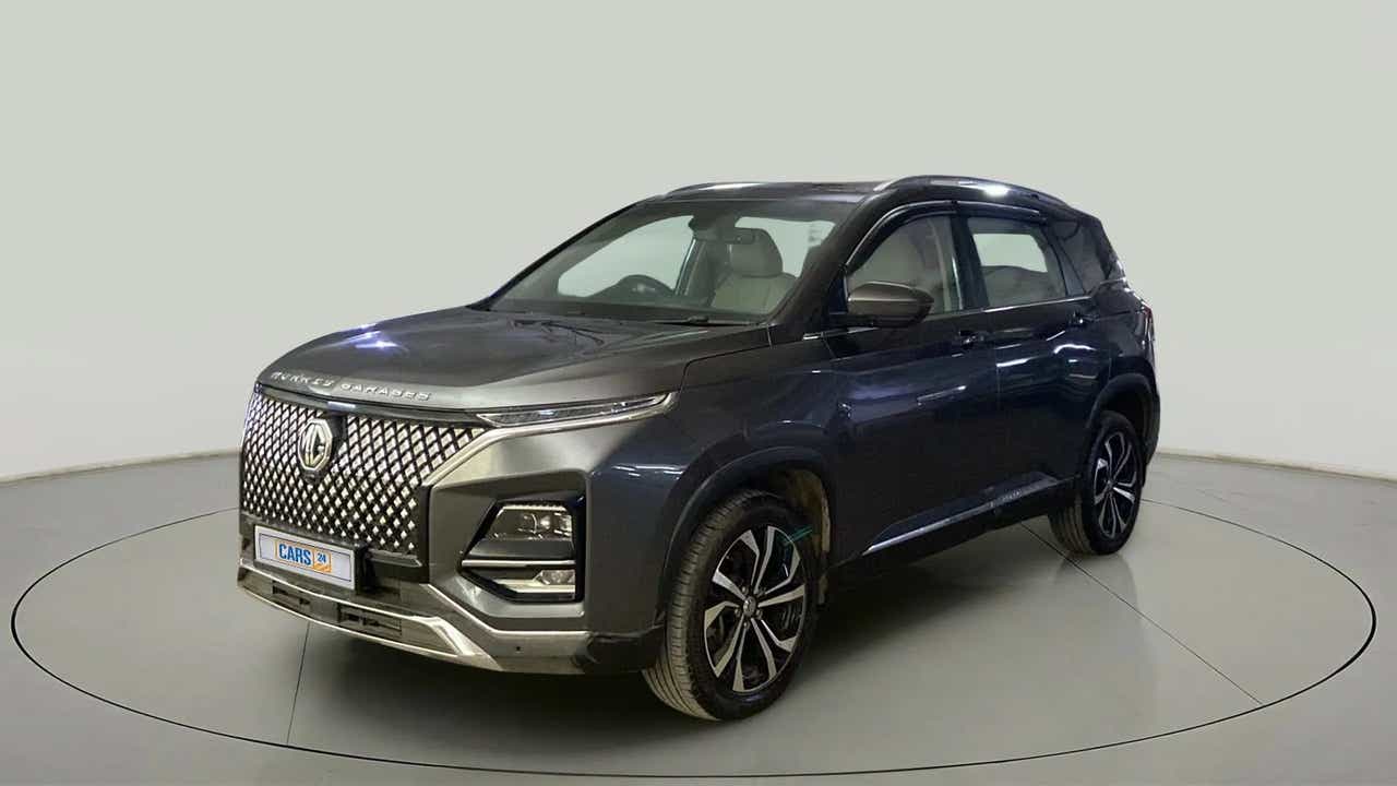 Front three-quarter view of a mg hector