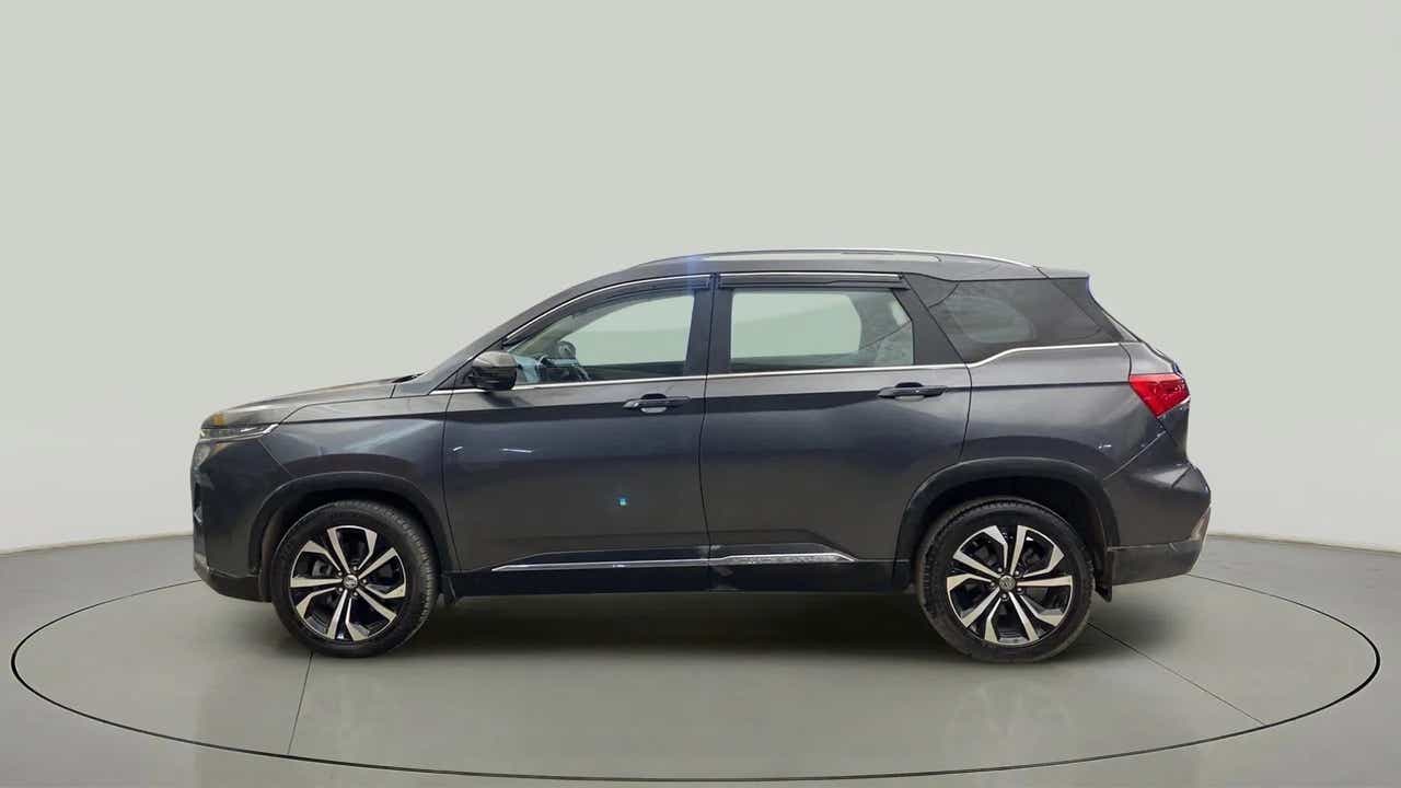 Side view of a MG Hector