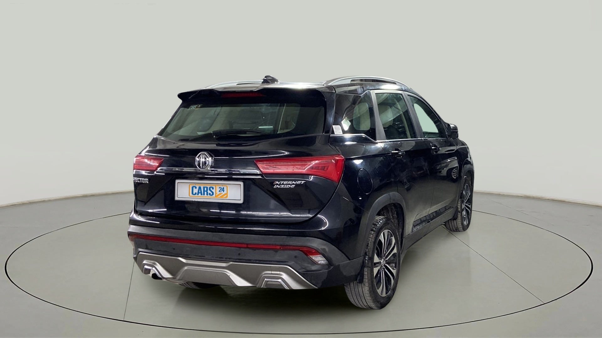 Rear three-quarter view of a mg hector