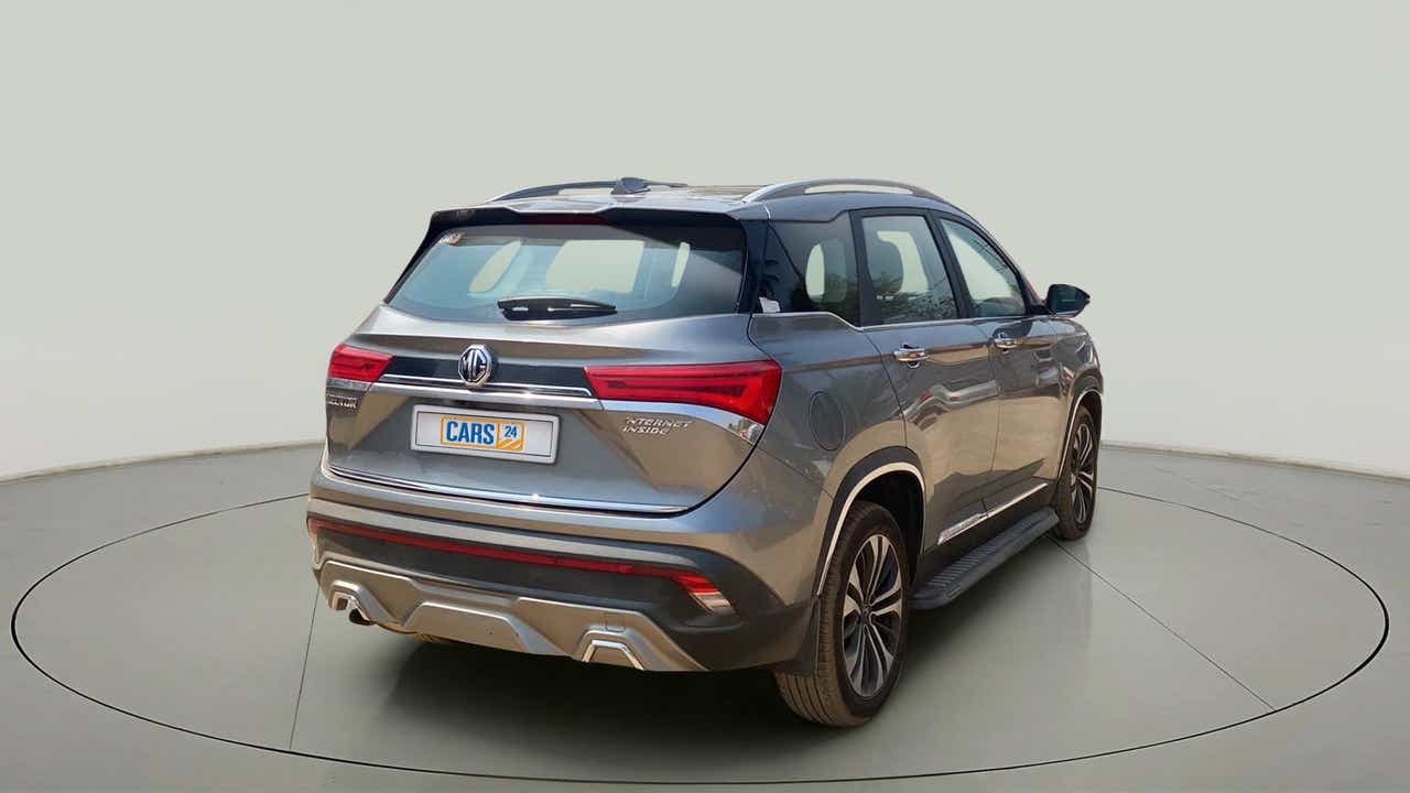 Rear three-quarter of a MG Hector