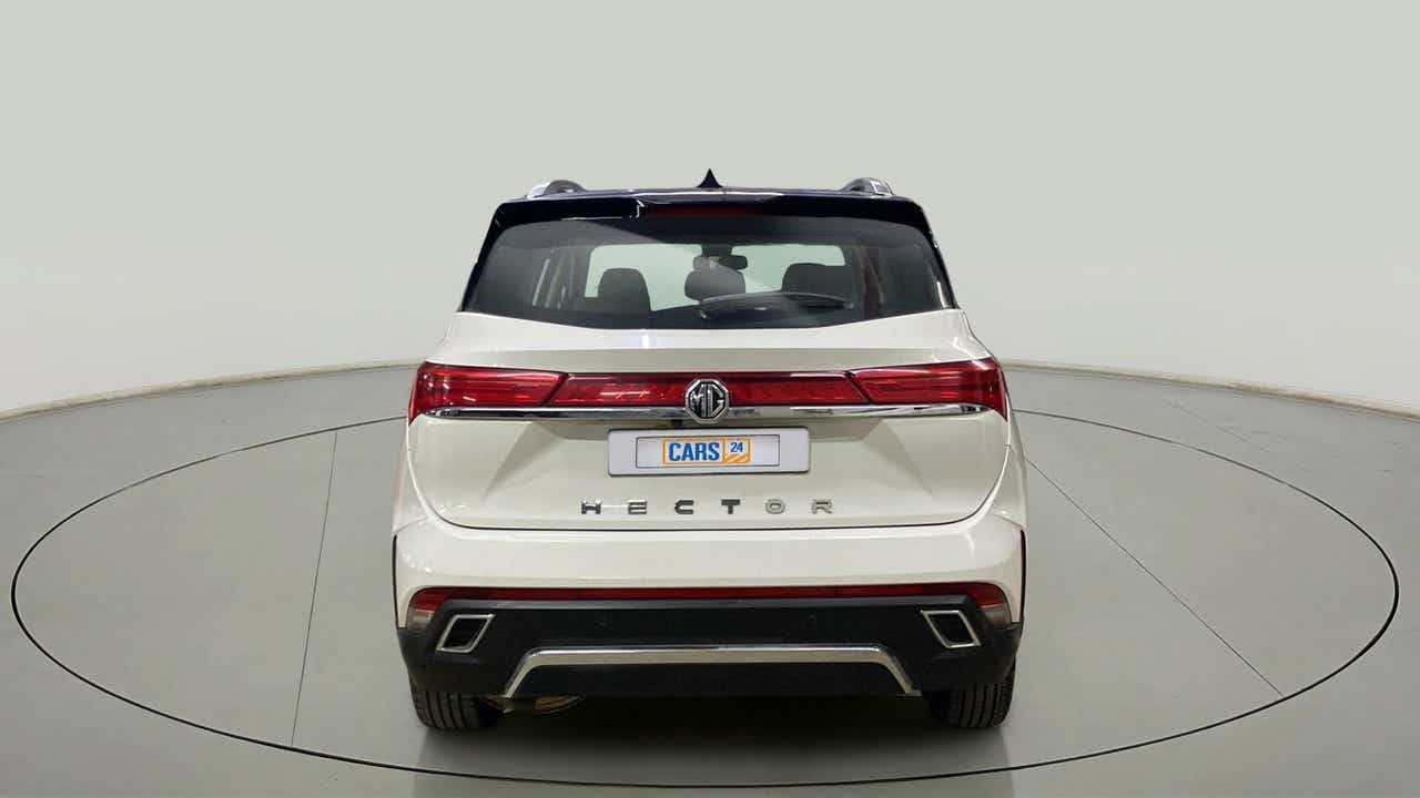 Rear view of a mg hector