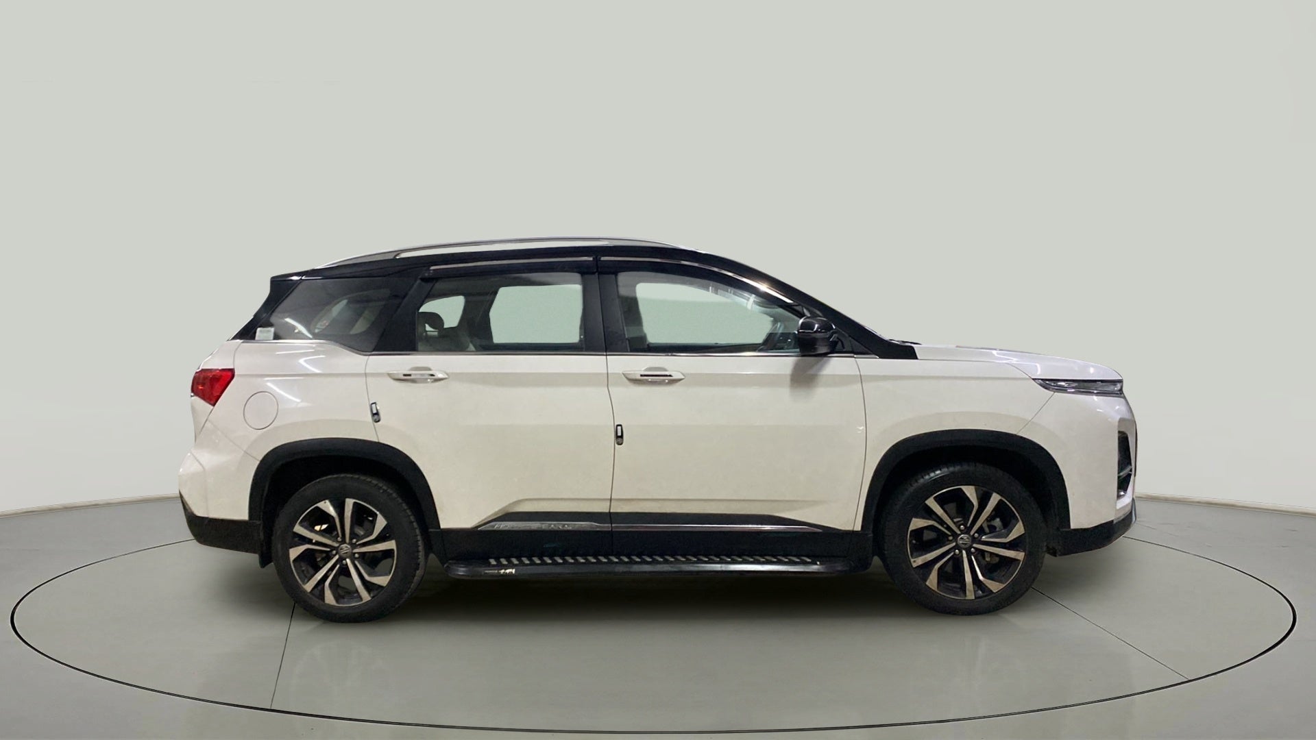 Side view of a candy white with satrry black MG Hector