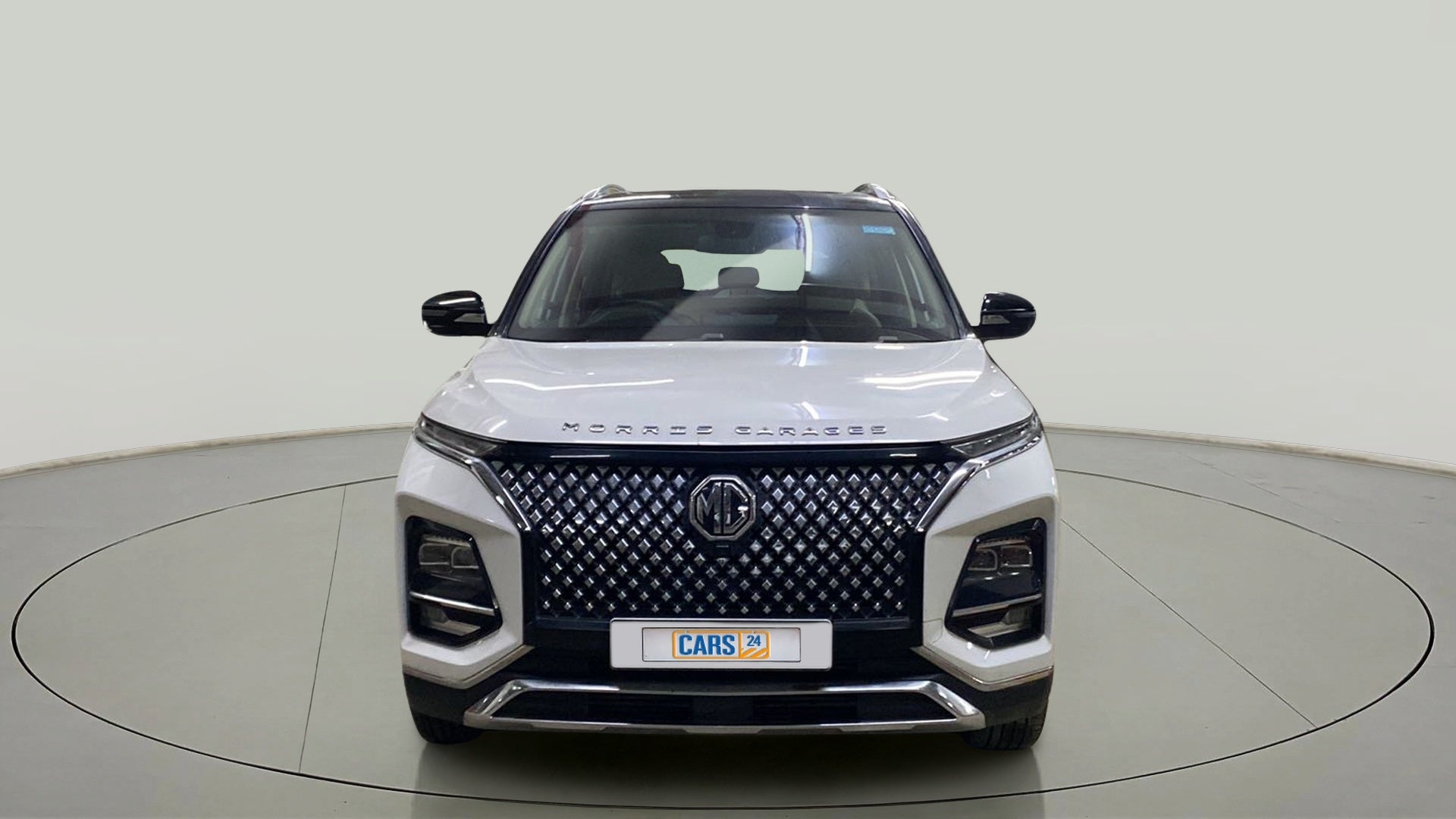 Front view of a mg hector