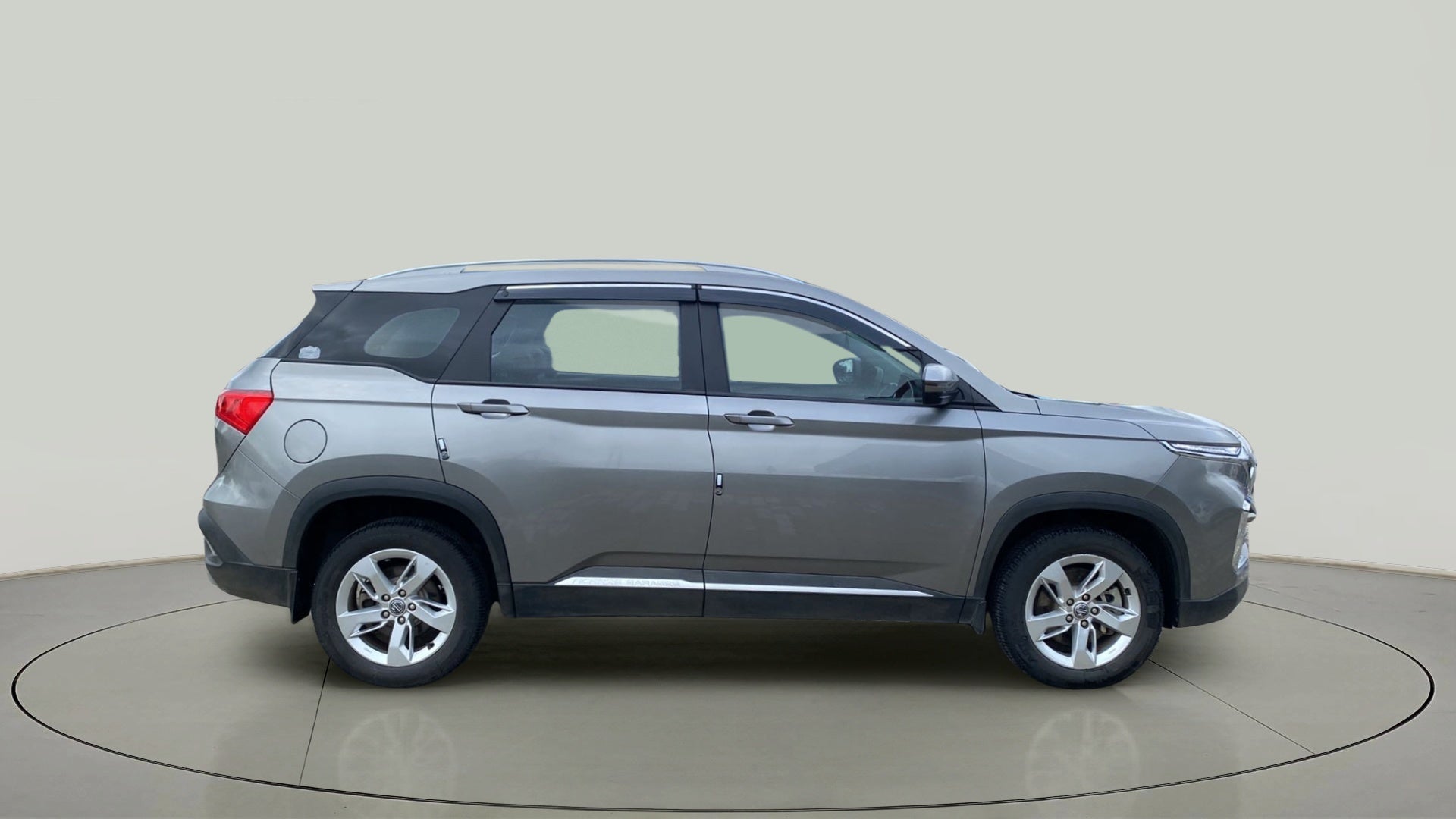 Side view of a MG Hector