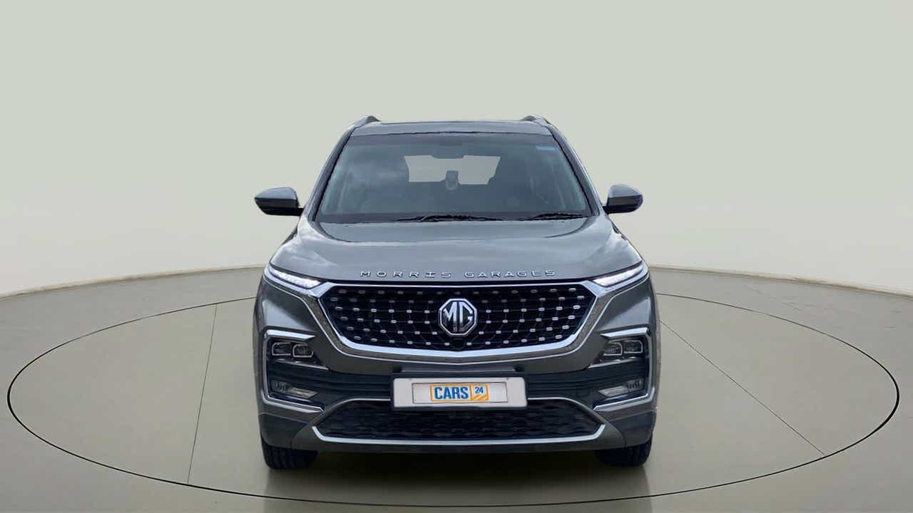 Front view of a havana grey MG Hector