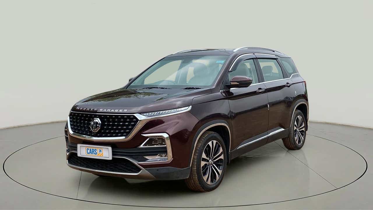 Front three-quarter view of a MG Hector