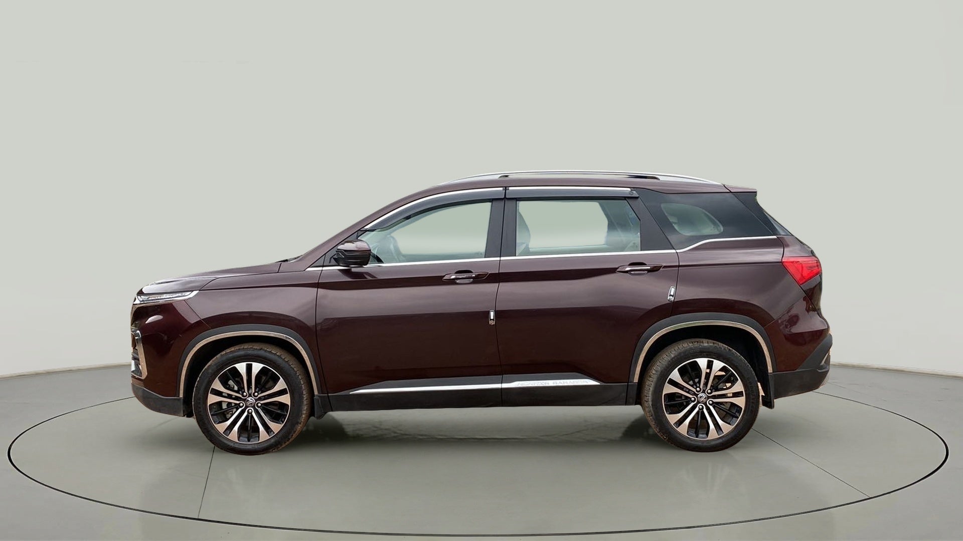 Side view of a MG Hector