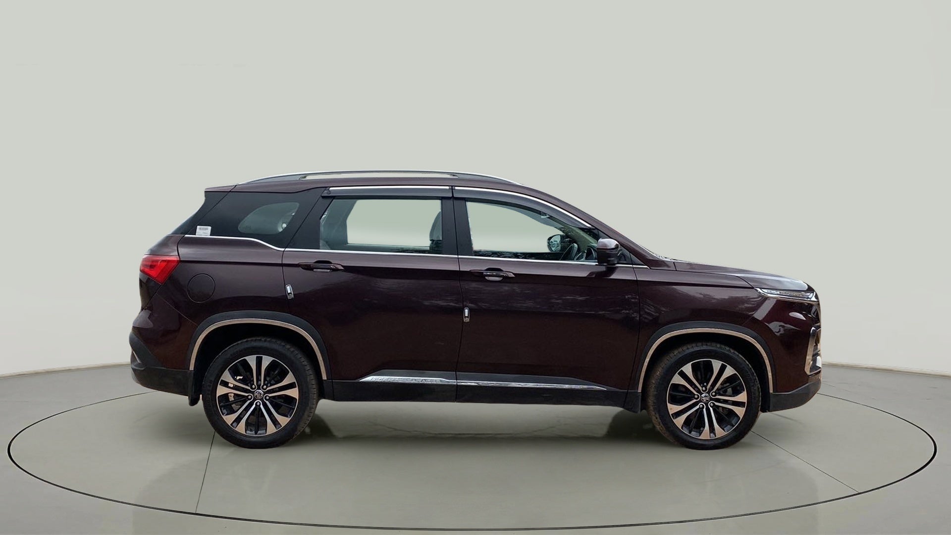 Side view of a MG Hector