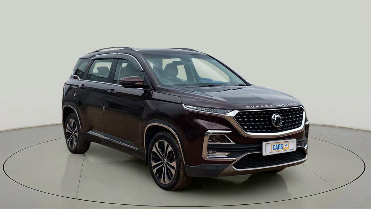 Front three-quarter view of a MG Hector