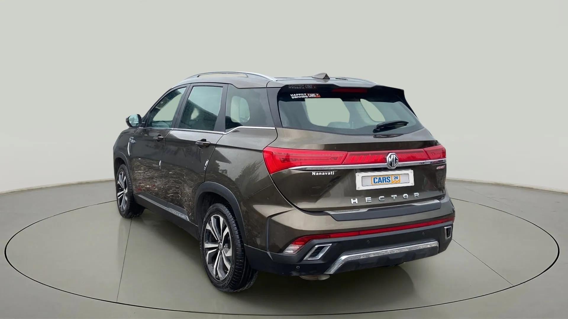 Rear three-quarter view of a MG Hector