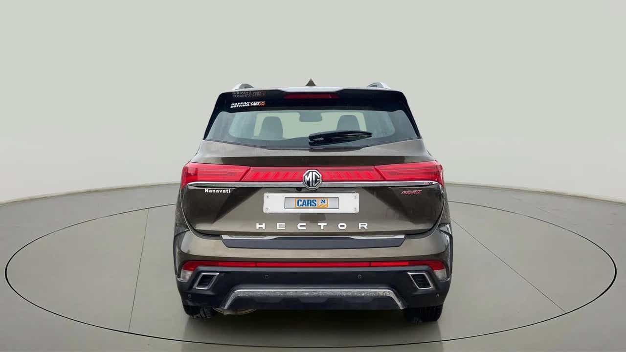 Rear view of an MG Hector