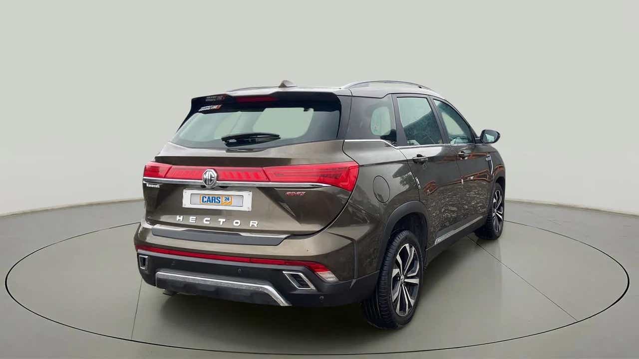 Rear three-quarter of a MG Hector