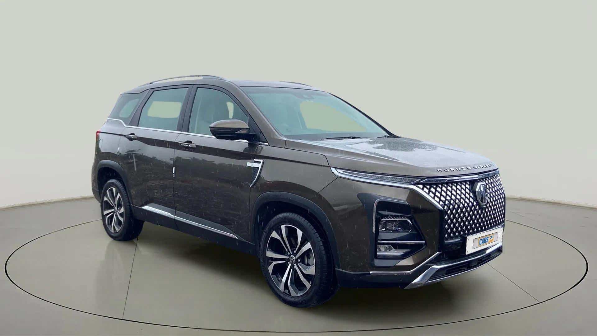 Front three-quarter view of an MG Hector