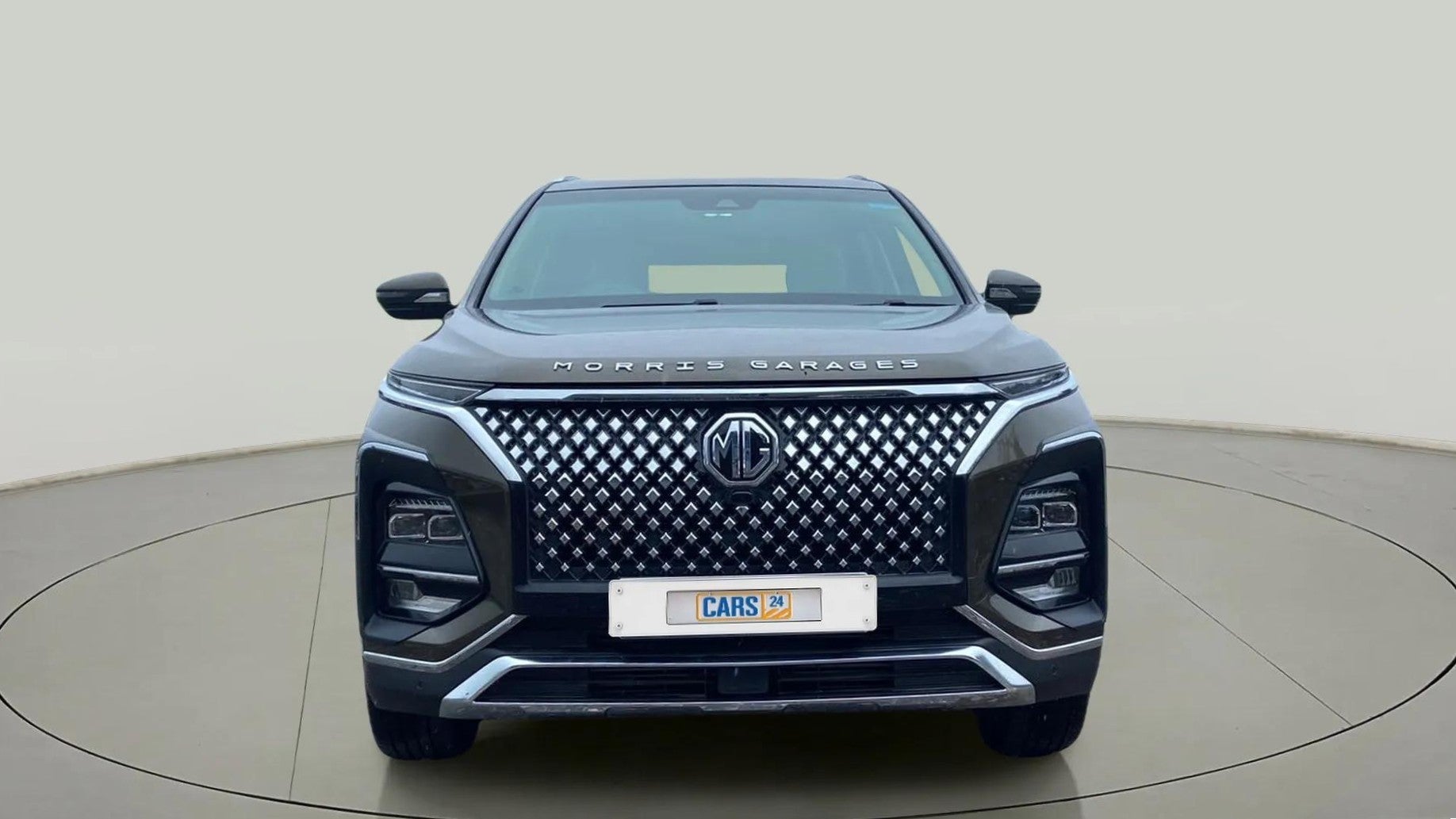 Front view of a starry-black MG Hector