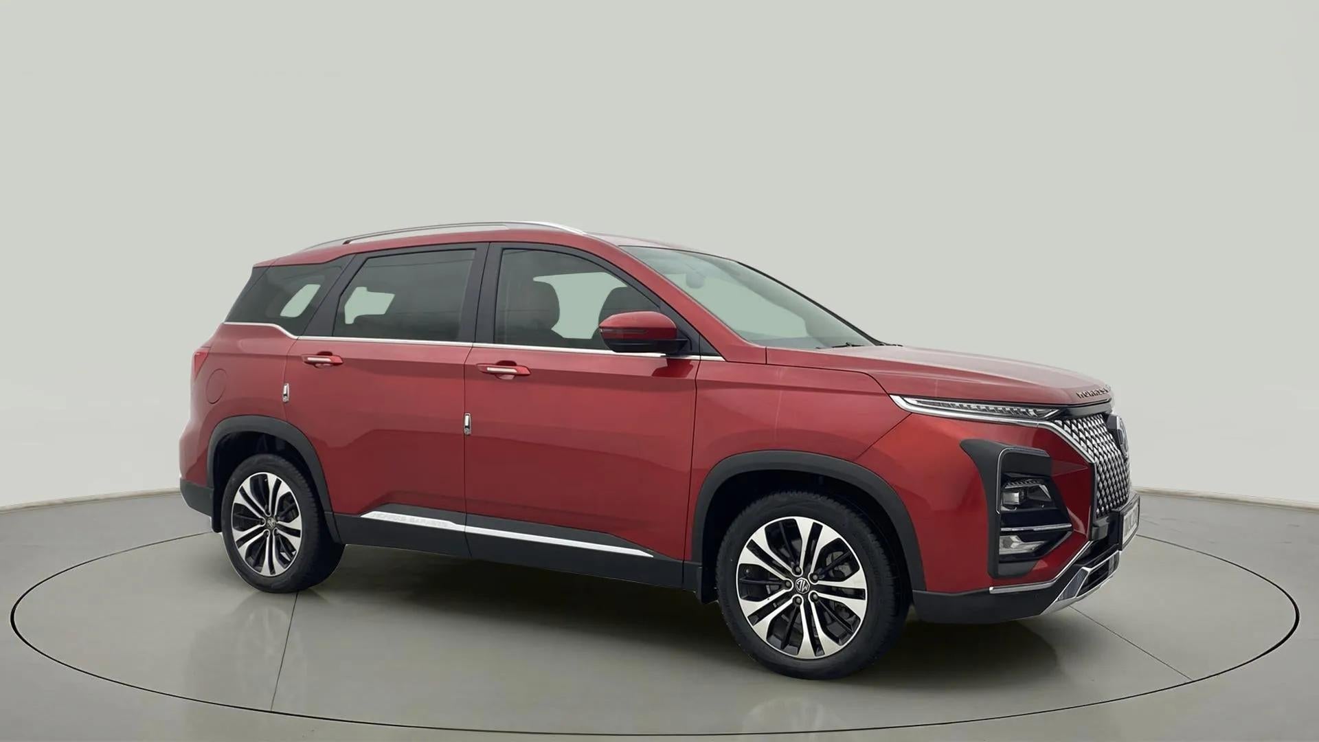 Side view of a mg hector